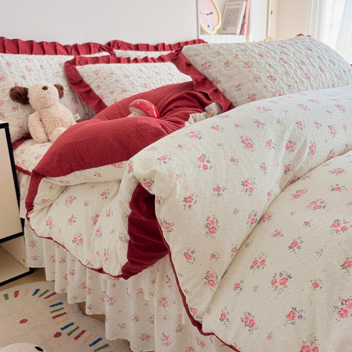 91家纺网 家纺一手货源 找家纺 铠畅 2026新款泡芙纱皱皱棉床裙款四件套 云柔 红韵玫瑰