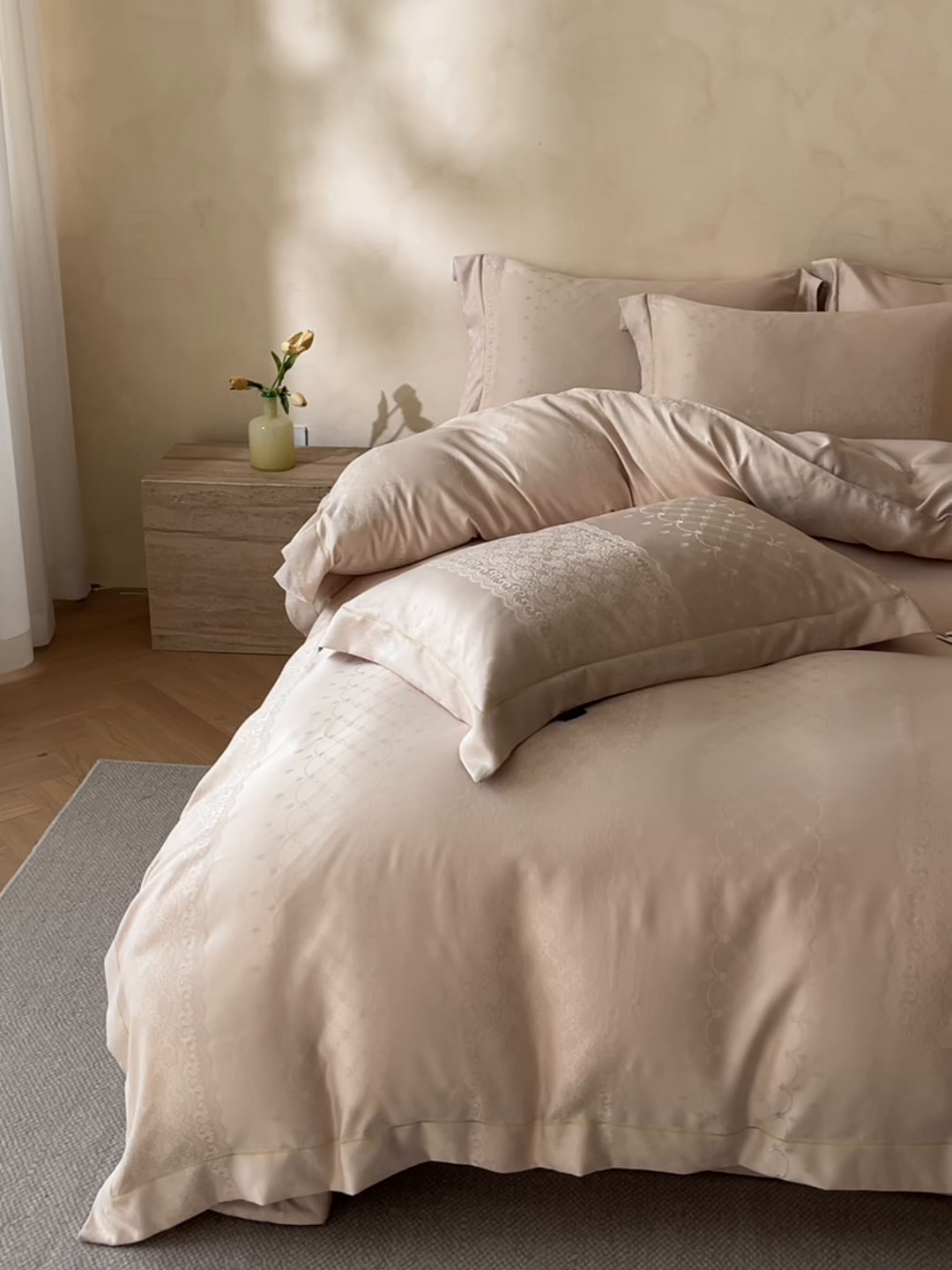 91家纺网 家纺一手货源 找家纺 大麦家纺 2026新款水洗真丝提花床盖四件套丝韵繁花 丝韵繁花-香槟金