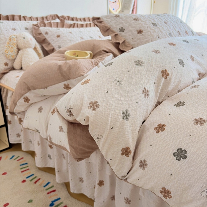 91家纺网 家纺一手货源 找家纺 铠畅 2026新款泡芙纱皱皱棉床裙款四件套 云柔 焦糖花野