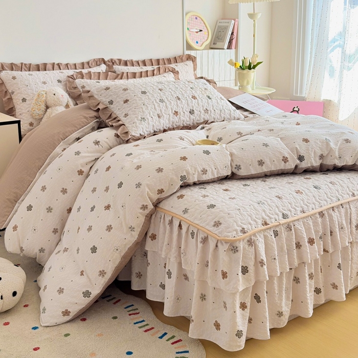 91家纺网 家纺一手货源 找家纺 铠畅 2026新款泡芙纱皱皱棉床裙款四件套 云柔 焦糖花野