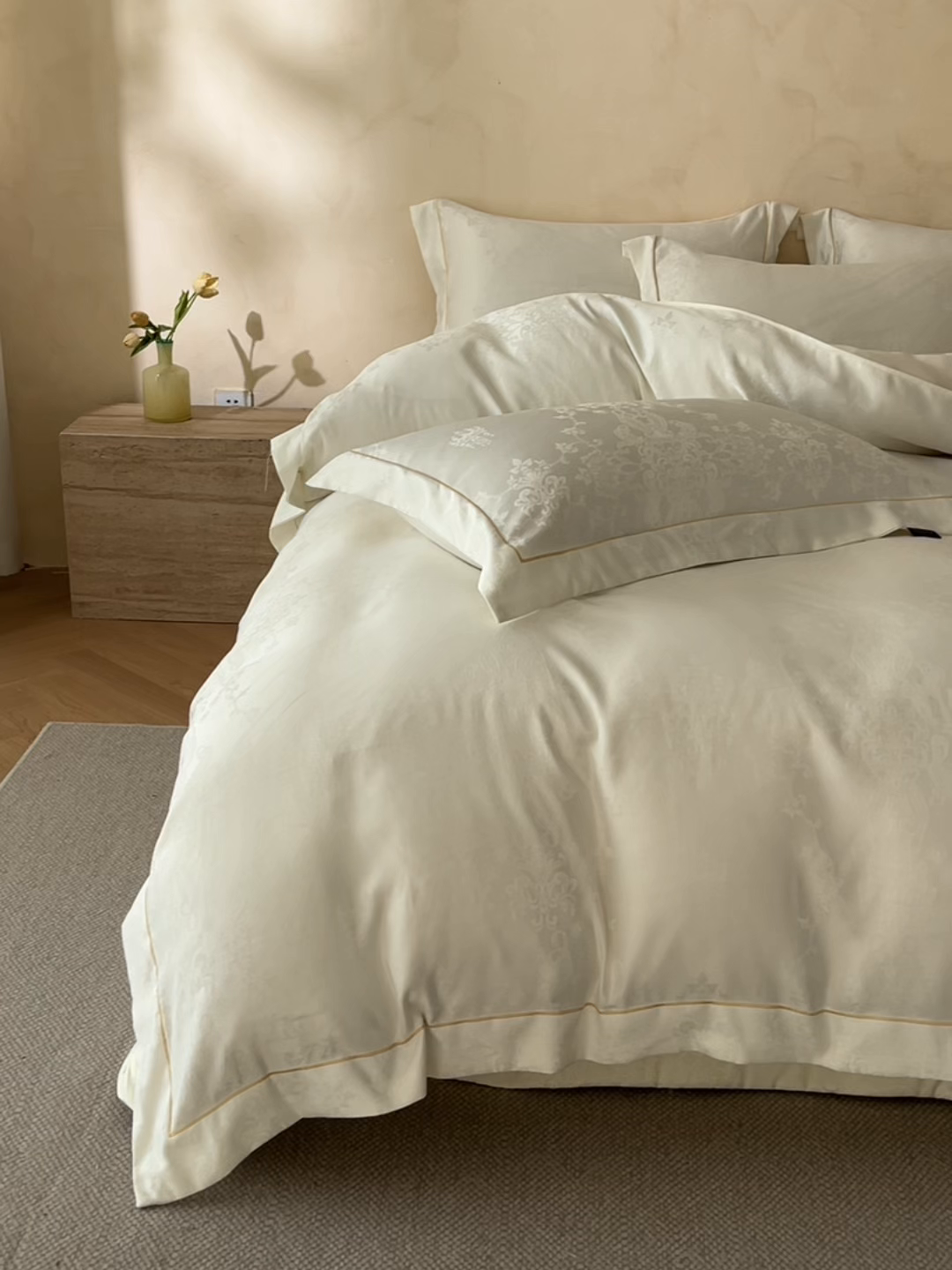 91家纺网 家纺一手货源 找家纺 大麦家纺 2026新款水洗真丝提花床盖四件套丝韵繁花 丝韵繁花-象牙白