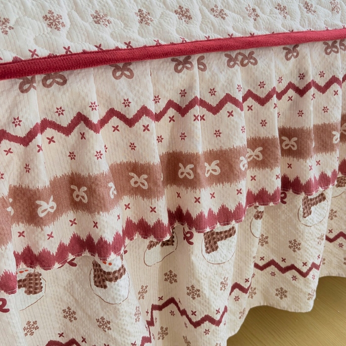 91家纺网 家纺一手货源 找家纺 铠畅 2026新款泡芙纱皱皱棉床裙款四件套 云柔 可爱雪人