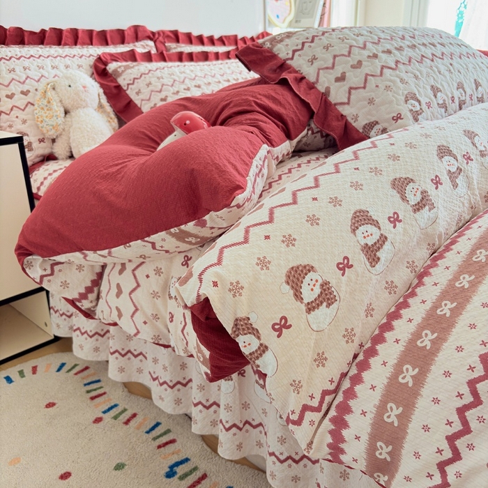 91家纺网 家纺一手货源 找家纺 铠畅 2026新款泡芙纱皱皱棉床裙款四件套 云柔 可爱雪人