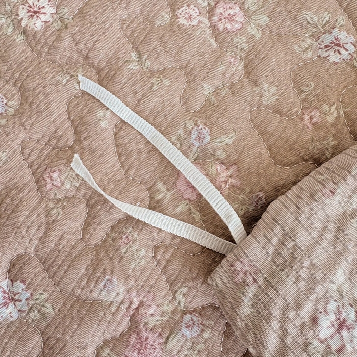 91家纺网 家纺一手货源 找家纺 铠畅 2026新款泡芙纱皱皱棉床裙款四件套 云柔 栗色花园