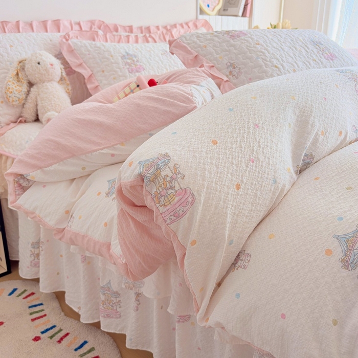 91家纺网 家纺一手货源 找家纺 铠畅 2026新款泡芙纱皱皱棉床裙款四件套 云柔 梦幻乐园