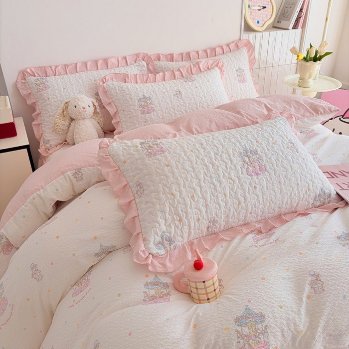 91家纺网 家纺一手货源 找家纺 铠畅 2026新款泡芙纱皱皱棉床裙款四件套 云柔 梦幻乐园