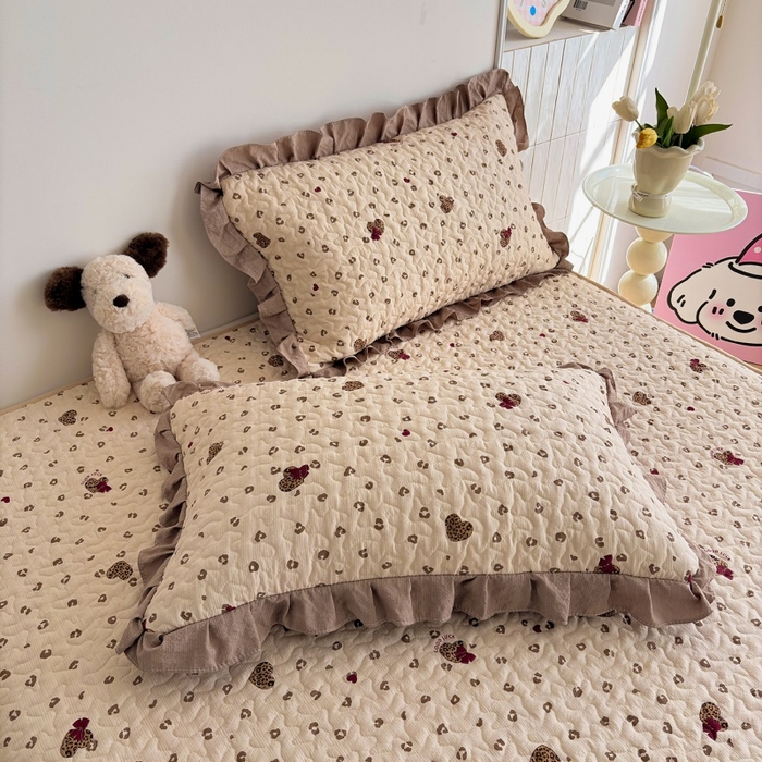 91家纺网 家纺一手货源 找家纺 铠畅 2026新款泡芙纱皱皱棉床裙款四件套 云柔 奶咖新豹