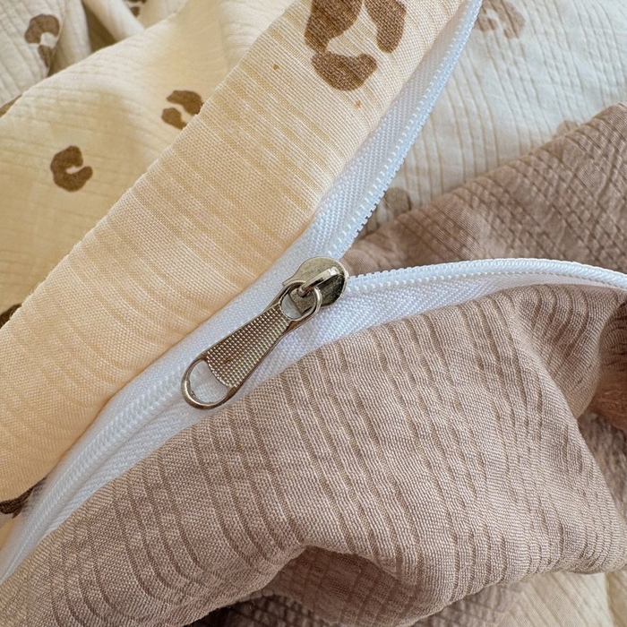 91家纺网 家纺一手货源 找家纺 铠畅 2026新款泡芙纱皱皱棉床裙款四件套 云柔 奶咖新豹