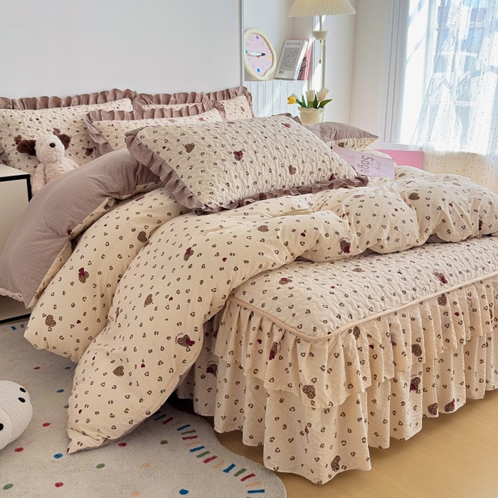 91家纺网 家纺一手货源 找家纺 铠畅 2026新款泡芙纱皱皱棉床裙款四件套 云柔 奶咖新豹