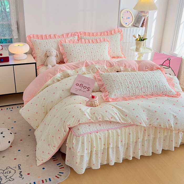 91家纺网 家纺一手货源 找家纺 铠畅 2026新款泡芙纱皱皱棉床裙款四件套 云柔 奶油草莓