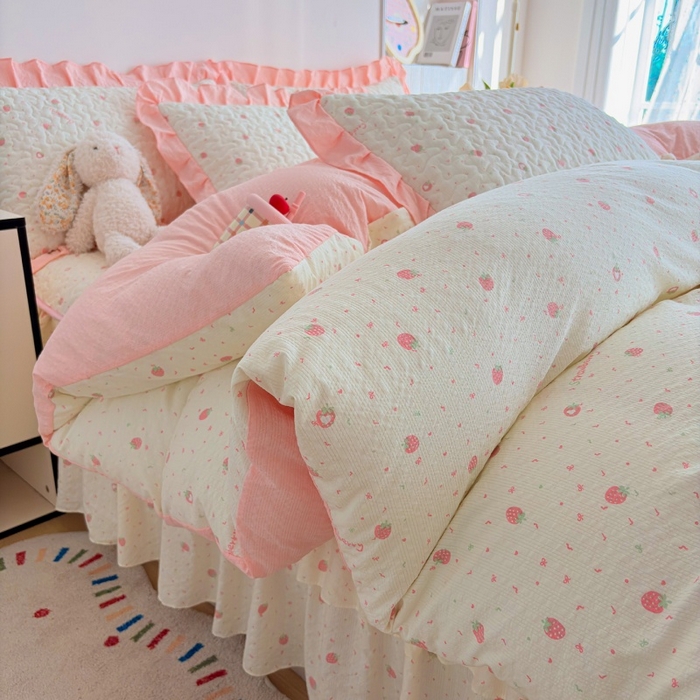 91家纺网 家纺一手货源 找家纺 铠畅 2026新款泡芙纱皱皱棉床裙款四件套 云柔 奶油草莓