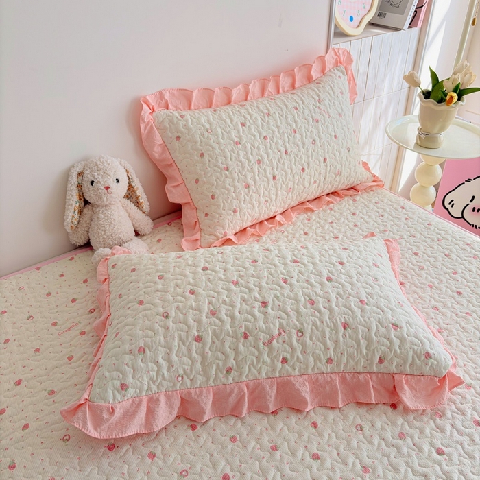 91家纺网 家纺一手货源 找家纺 铠畅 2026新款泡芙纱皱皱棉床裙款四件套 云柔 奶油草莓