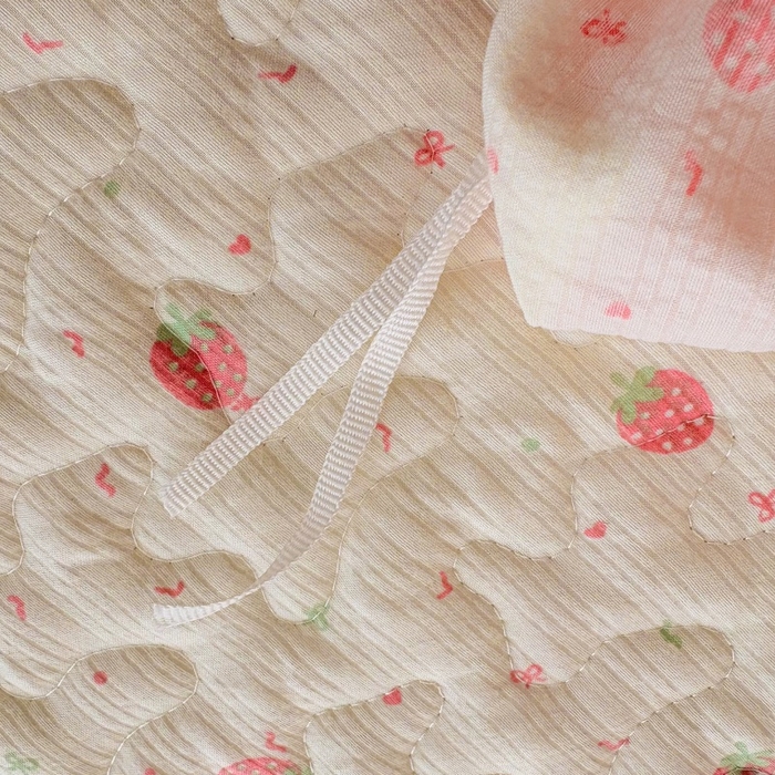 91家纺网 家纺一手货源 找家纺 铠畅 2026新款泡芙纱皱皱棉床裙款四件套 云柔 奶油草莓