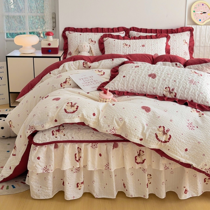 91家纺网 家纺一手货源 找家纺 铠畅 2026新款泡芙纱皱皱棉床裙款四件套 云柔 摇摇木马