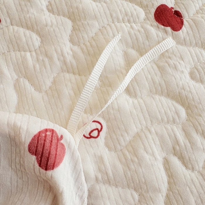 91家纺网 家纺一手货源 找家纺 铠畅 2026新款泡芙纱皱皱棉床裙款四件套 云柔 摇摇木马