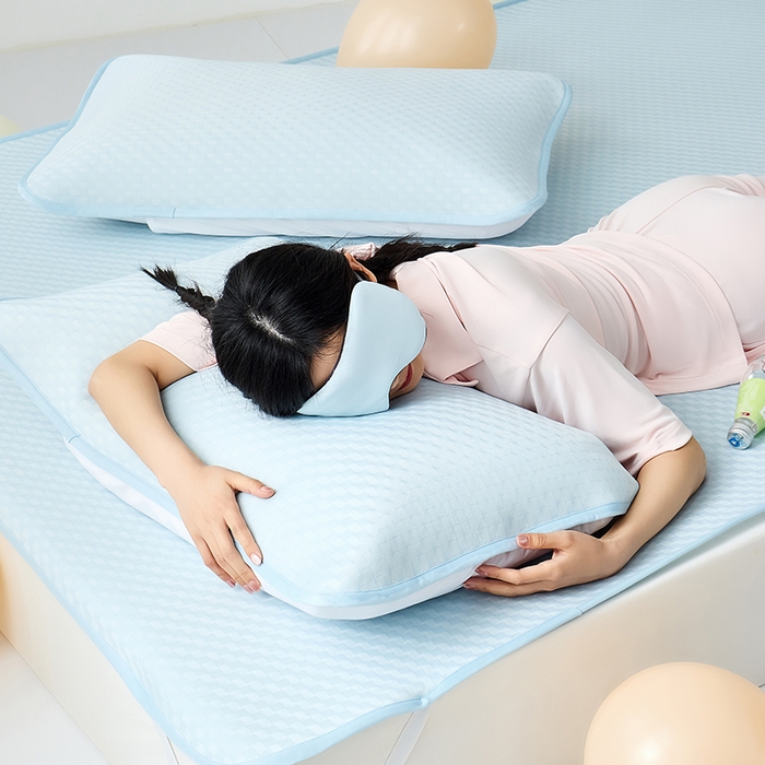 91家纺网 家纺一手货源 找家纺 LADYCOCO可可家居 2026新款冰皮小提花三明治凉席三件套 席子-空镜-蓝