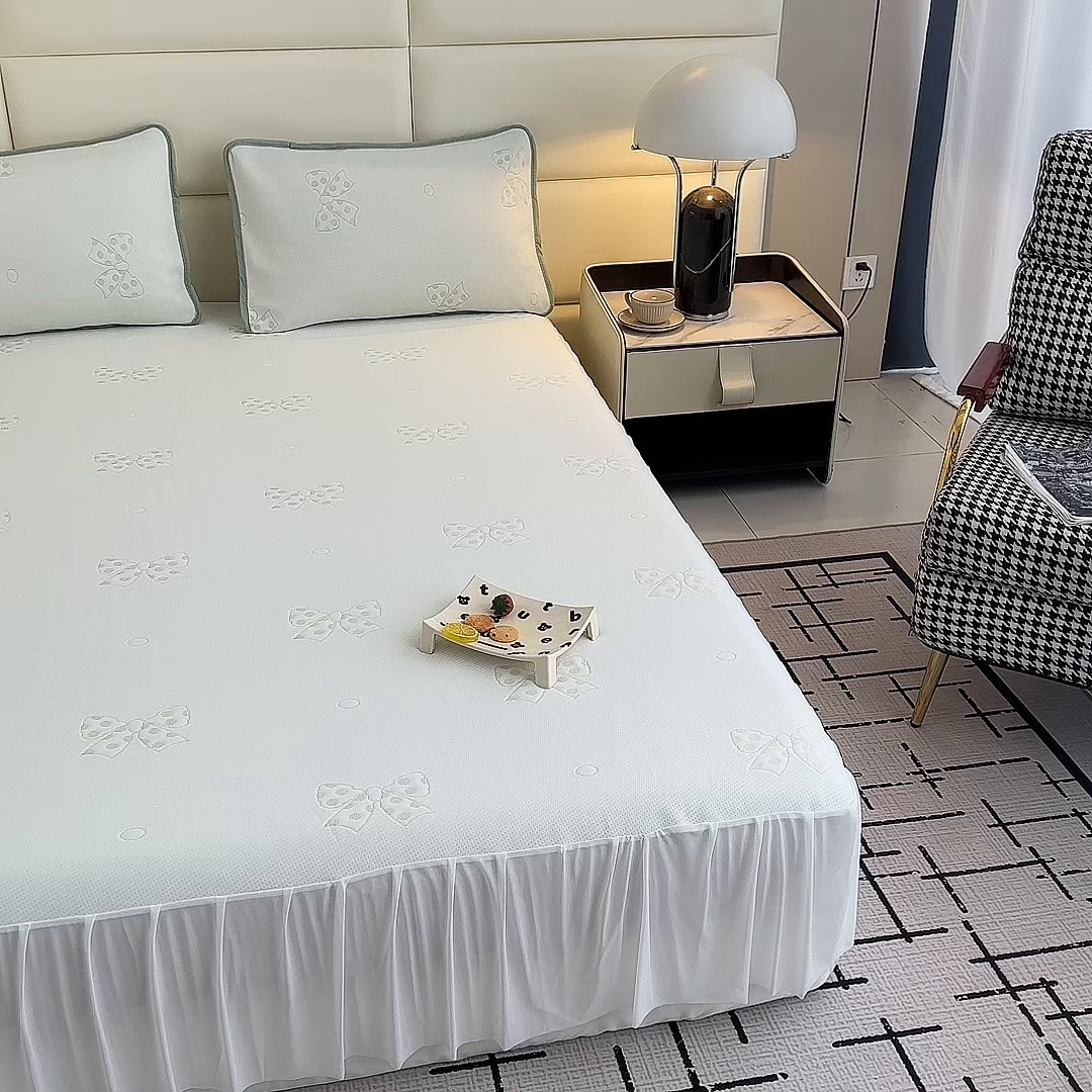 91家纺网 家纺一手货源 找家纺 七里香 2026新款提花冰豆豆床裙款凉席三件套四件套 床裙款蝴蝶结-绿