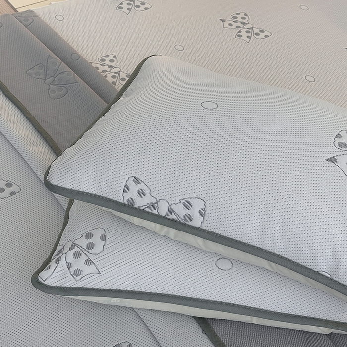 91家纺网 家纺一手货源 找家纺 七里香 2026新款提花冰豆豆床裙款凉席三件套四件套 床裙款蝴蝶结-灰