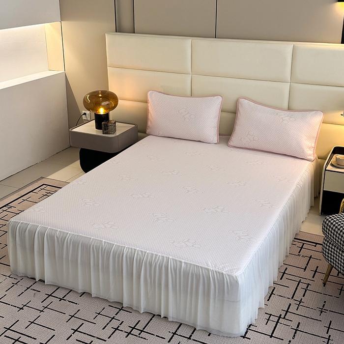 91家纺网 家纺一手货源 找家纺 七里香 2026新款提花冰豆豆床裙款凉席三件套四件套 床裙款小熊-粉