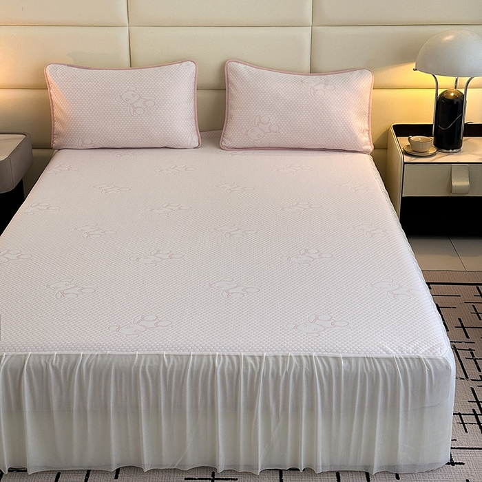 91家纺网 家纺一手货源 找家纺 七里香 2026新款提花冰豆豆床裙款凉席三件套四件套 床裙款小熊-粉