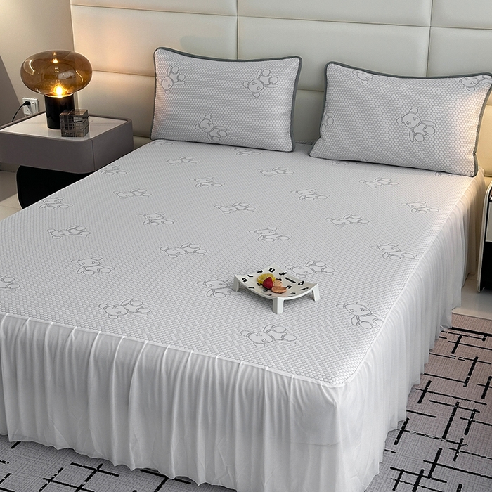 91家纺网 家纺一手货源 找家纺 七里香 2026新款提花冰豆豆床裙款凉席三件套四件套 床裙款小熊-灰