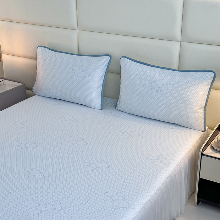 91家纺网 家纺一手货源 找家纺 七里香 2026新款提花冰豆豆床裙款凉席三件套四件套 床裙款小熊-蓝