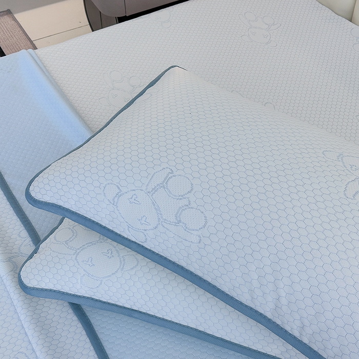 91家纺网 家纺一手货源 找家纺 七里香 2026新款提花冰豆豆床裙款凉席三件套四件套 床裙款小熊-蓝