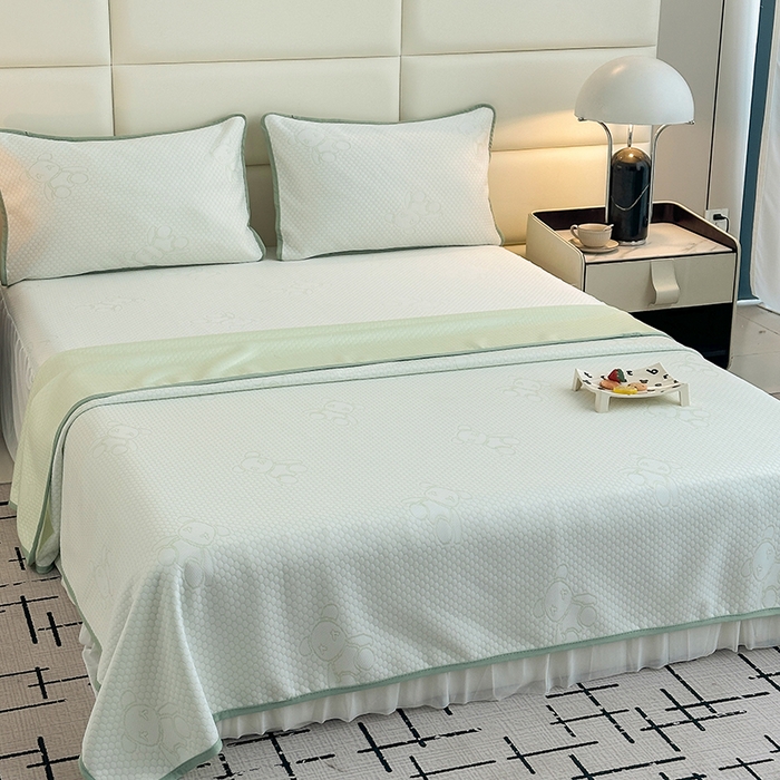 91家纺网 家纺一手货源 找家纺 七里香 2026新款提花冰豆豆床裙款凉席三件套四件套 床裙款小熊-绿