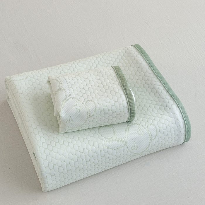 91家纺网 家纺一手货源 找家纺 七里香 2026新款提花冰豆豆床裙款凉席三件套四件套 床裙款小熊-绿