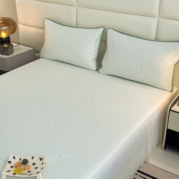 91家纺网 家纺一手货源 找家纺 七里香 2026新款提花冰豆豆床裙款凉席三件套四件套 床裙款小熊-绿