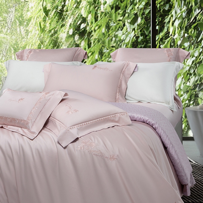 91家纺网 家纺一手货源 找家纺 诗黛尔 2026春夏新款长绒棉刺绣四件套黎境系列 黎境-落樱粉