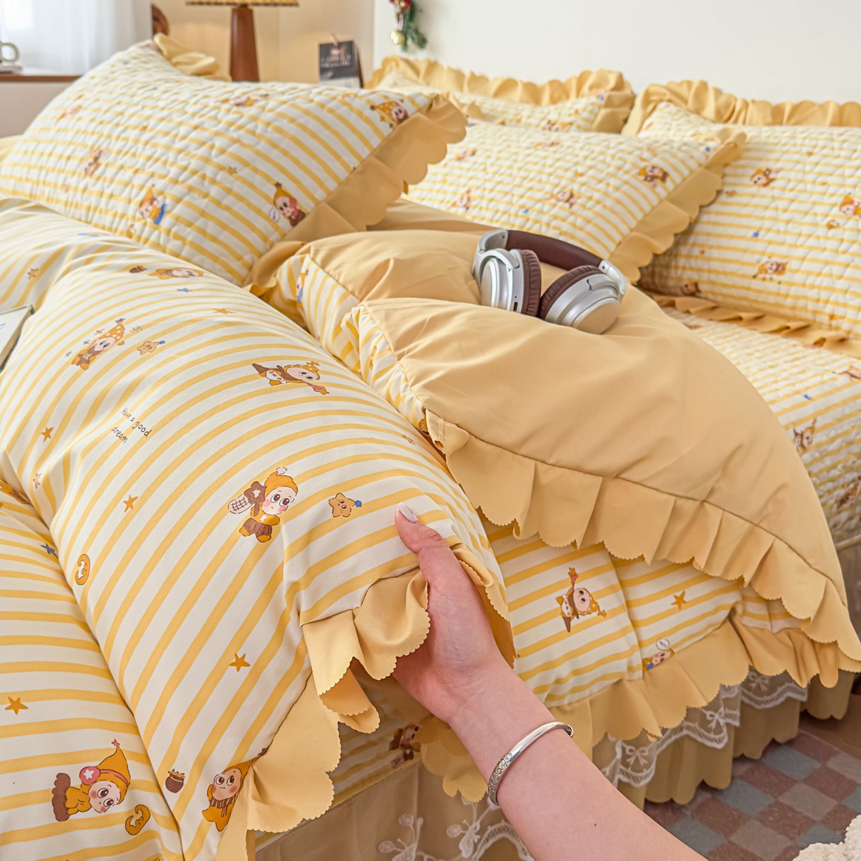 91家纺网 家纺一手货源 找家纺 雅眠居 2026新款直播爆款古法仿棉双层蕾丝花边床盖四件套 小福星