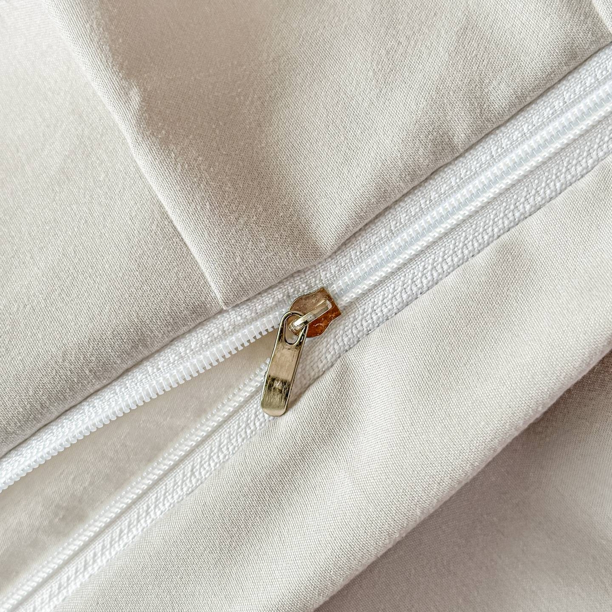 91家纺网 家纺一手货源 找家纺 雅眠居 2026新款直播爆款古法仿棉双层蕾丝花边床盖四件套 彩格-灰