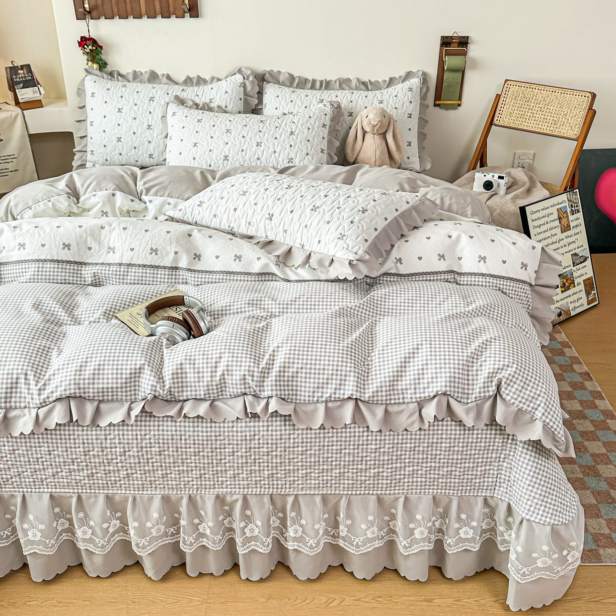 91家纺网 家纺一手货源 找家纺 雅眠居 2026新款直播爆款古法仿棉双层蕾丝花边床盖四件套 彩格-灰