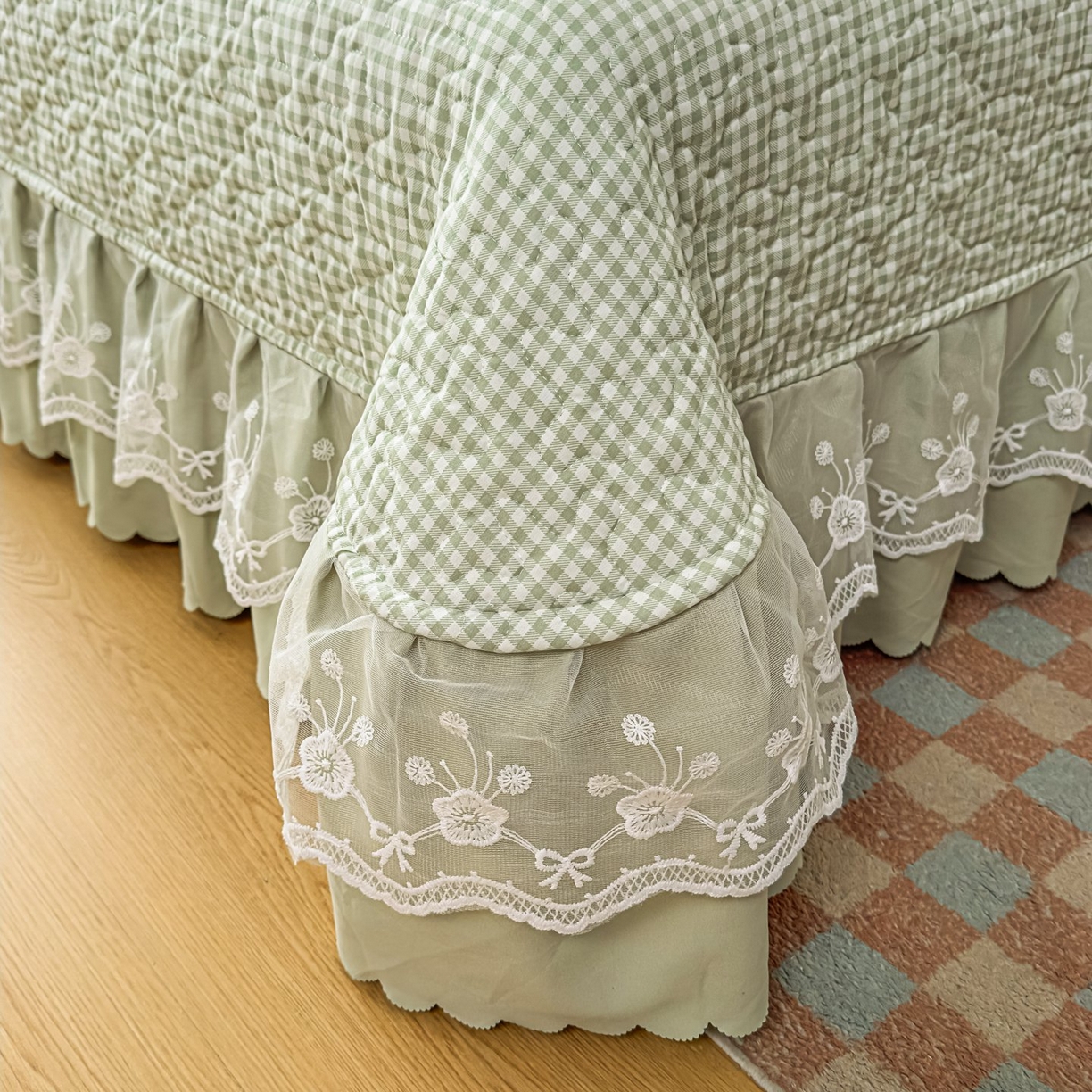 91家纺网 家纺一手货源 找家纺 雅眠居 2026新款直播爆款古法仿棉双层蕾丝花边床盖四件套 彩格-绿