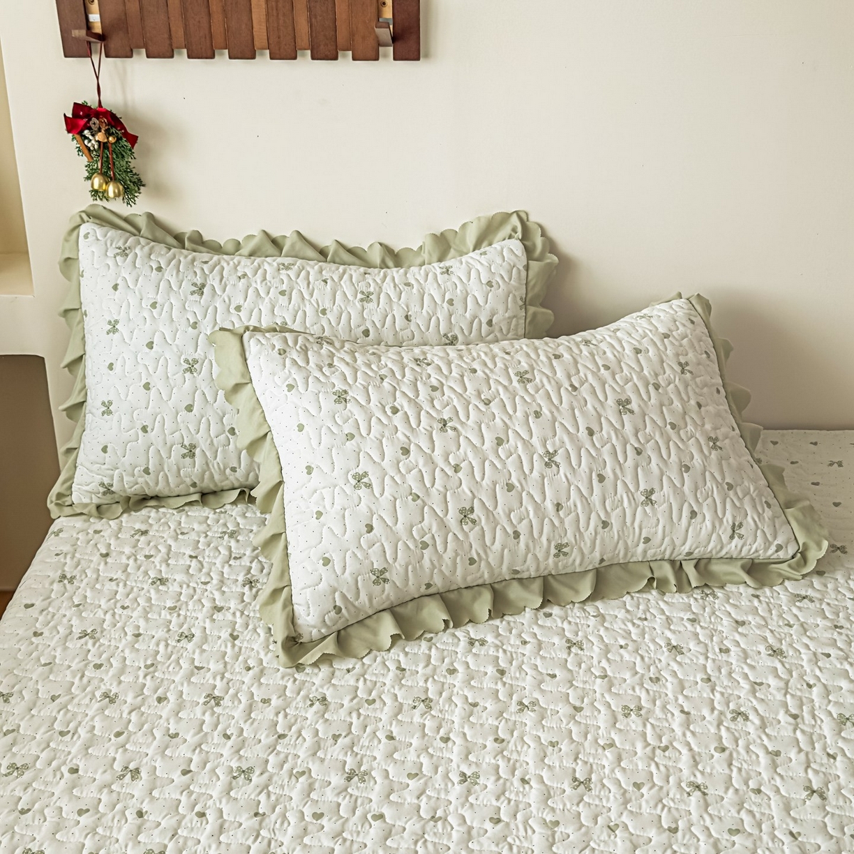 91家纺网 家纺一手货源 找家纺 雅眠居 2026新款直播爆款古法仿棉双层蕾丝花边床盖四件套 彩格-绿