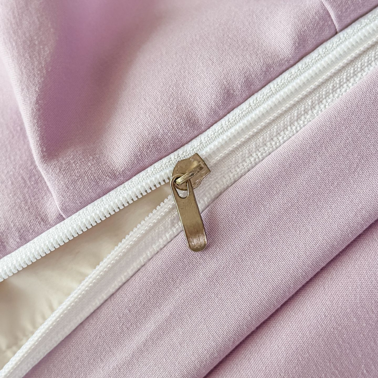 91家纺网 家纺一手货源 找家纺 雅眠居 2026新款直播爆款古法仿棉双层蕾丝花边床盖四件套 彩格-紫