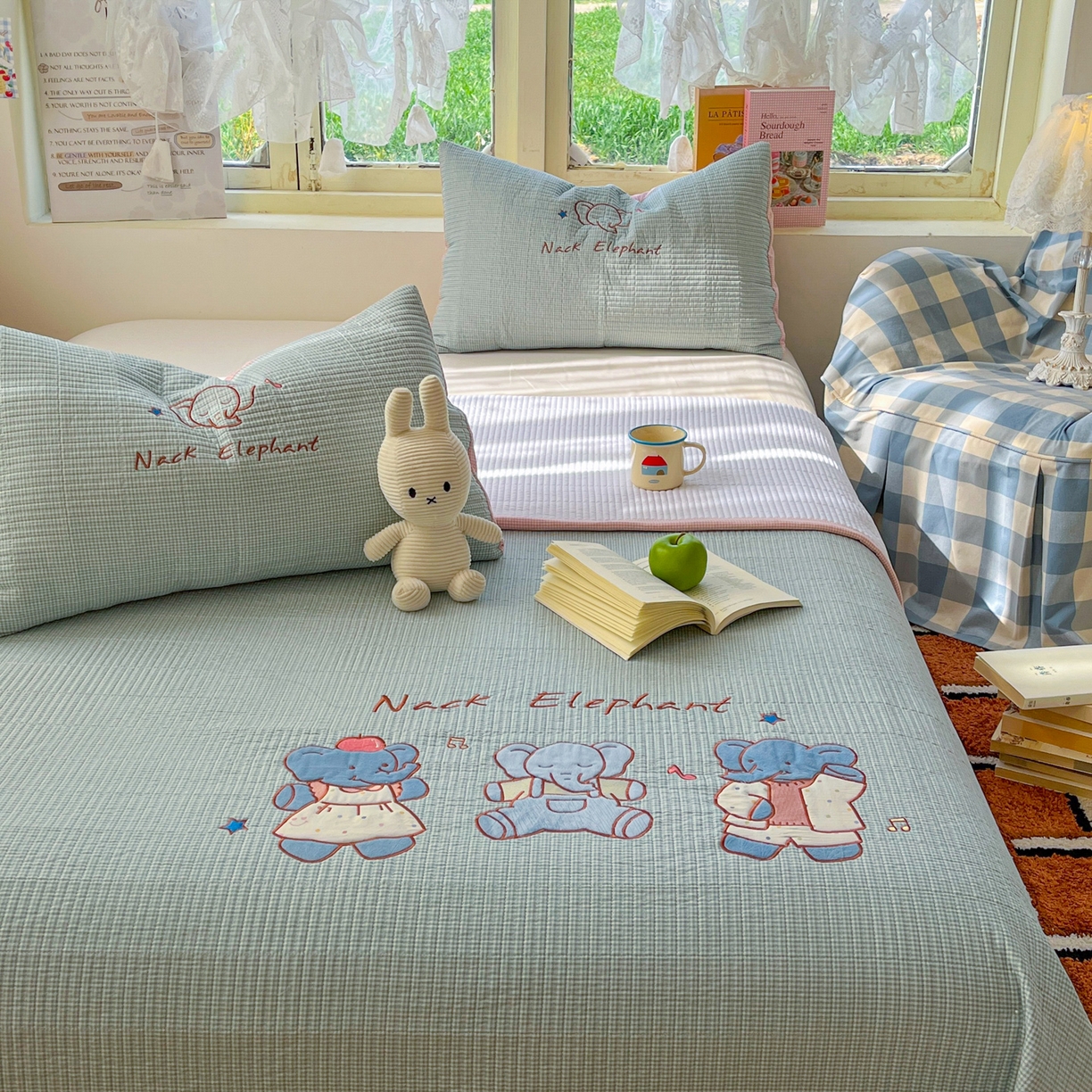 91家纺网 家纺一手货源 找家纺 萌飞 2026直播热款贴布绣加厚仿棉古法水洗棉夹棉床盖 吉象三宝