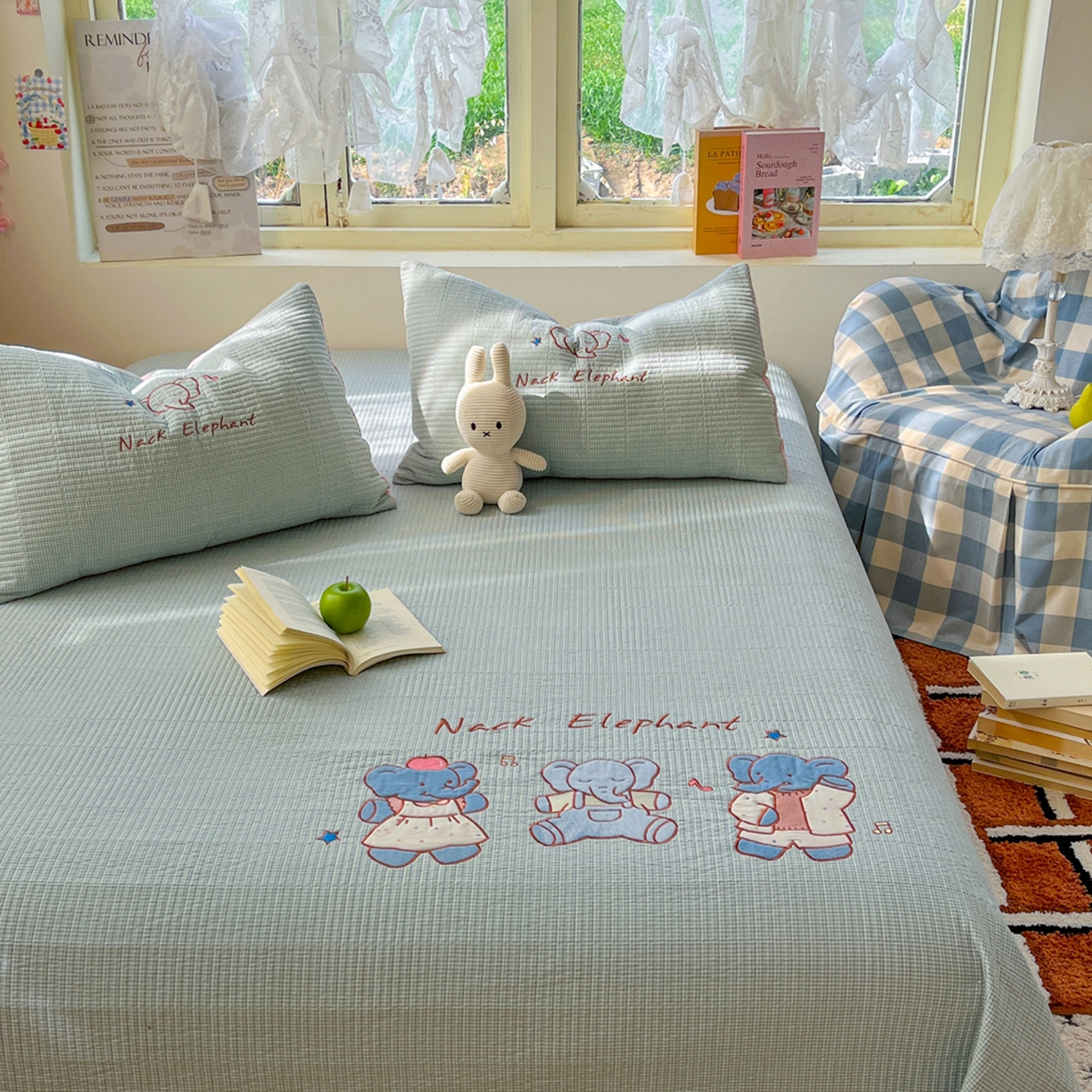 91家纺网 家纺一手货源 找家纺 萌飞 2026直播热款贴布绣加厚仿棉古法水洗棉夹棉床盖 吉象三宝