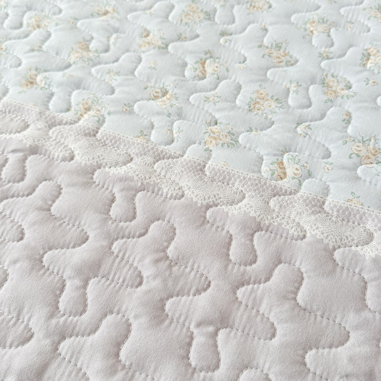 91家纺网 家纺一手货源 找家纺 雅眠居 2026新款直播爆款古法仿棉双层蕾丝花边床盖四件套 秘境-灰