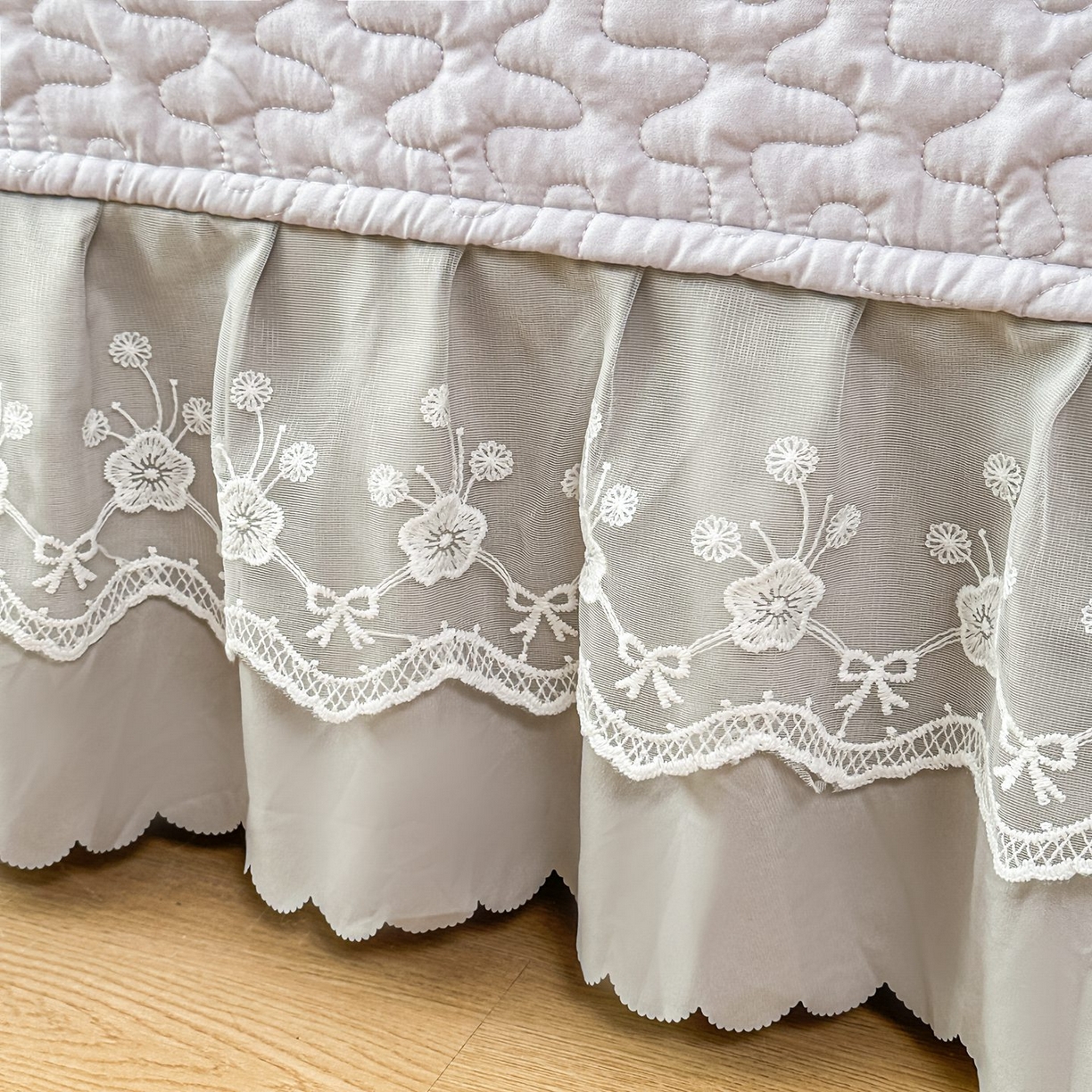 91家纺网 家纺一手货源 找家纺 雅眠居 2026新款直播爆款古法仿棉双层蕾丝花边床盖四件套 秘境-灰