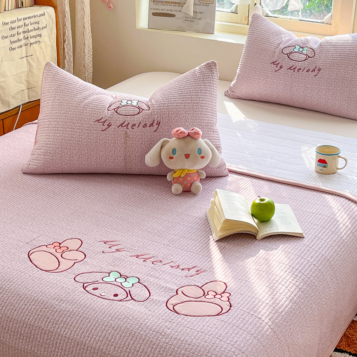 91家纺网 家纺一手货源 找家纺 萌飞 2026直播热款贴布绣加厚仿棉古法水洗棉夹棉床盖 美小蒂