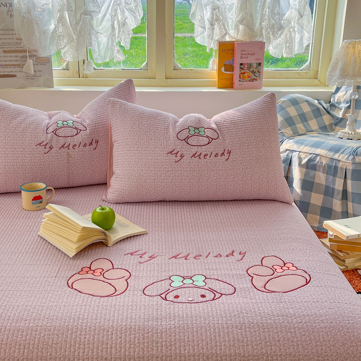 91家纺网 家纺一手货源 找家纺 萌飞 2026直播热款贴布绣加厚仿棉古法水洗棉夹棉床盖 美小蒂