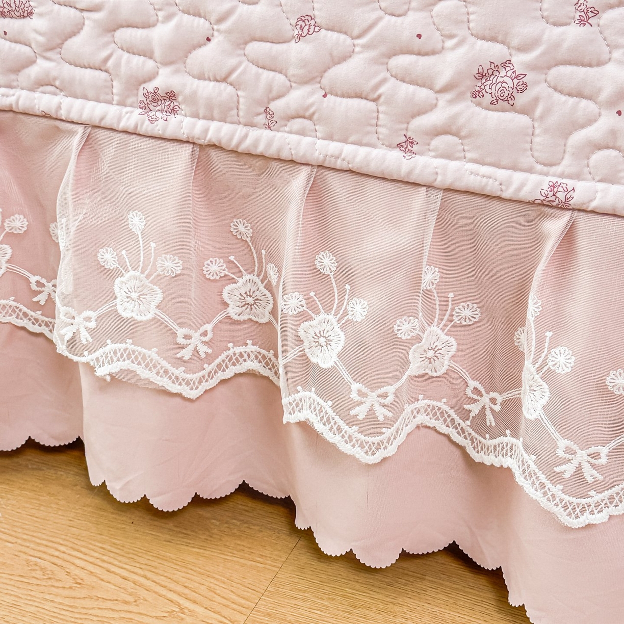 91家纺网 家纺一手货源 找家纺 雅眠居 2026新款直播爆款古法仿棉双层蕾丝花边床盖四件套 诗意