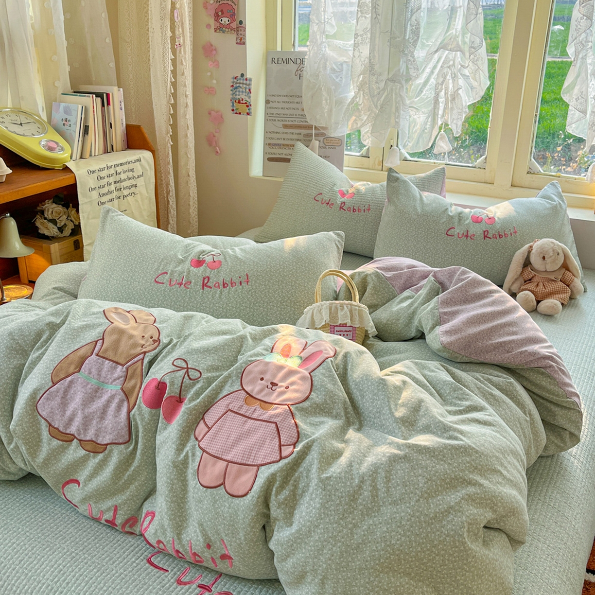 91家纺网 家纺一手货源 找家纺 萌飞 2026直播热款贴布绣加厚仿棉古法水洗棉夹棉床盖 萌萌兔绿