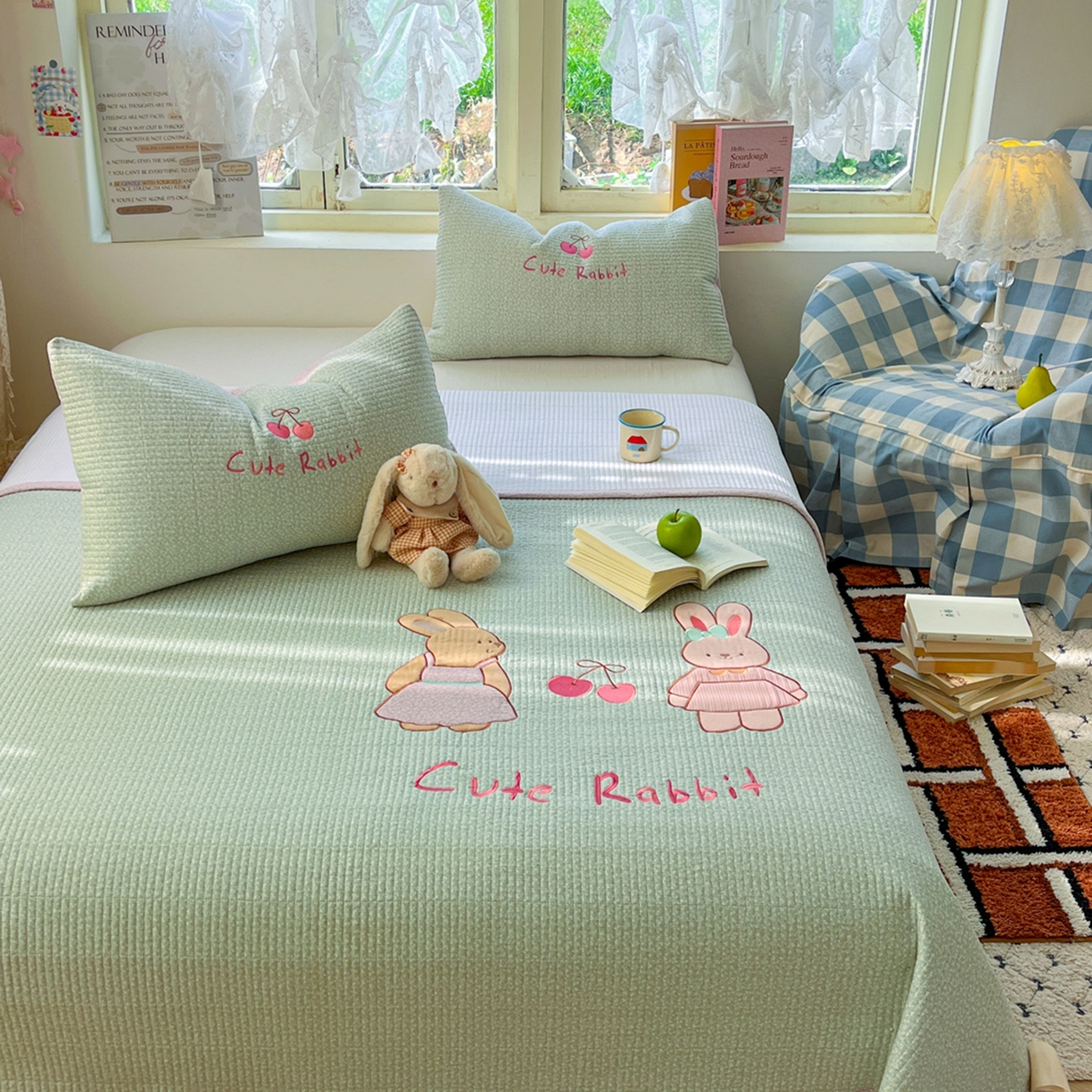 91家纺网 家纺一手货源 找家纺 萌飞 2026直播热款贴布绣加厚仿棉古法水洗棉夹棉床盖 萌萌兔绿