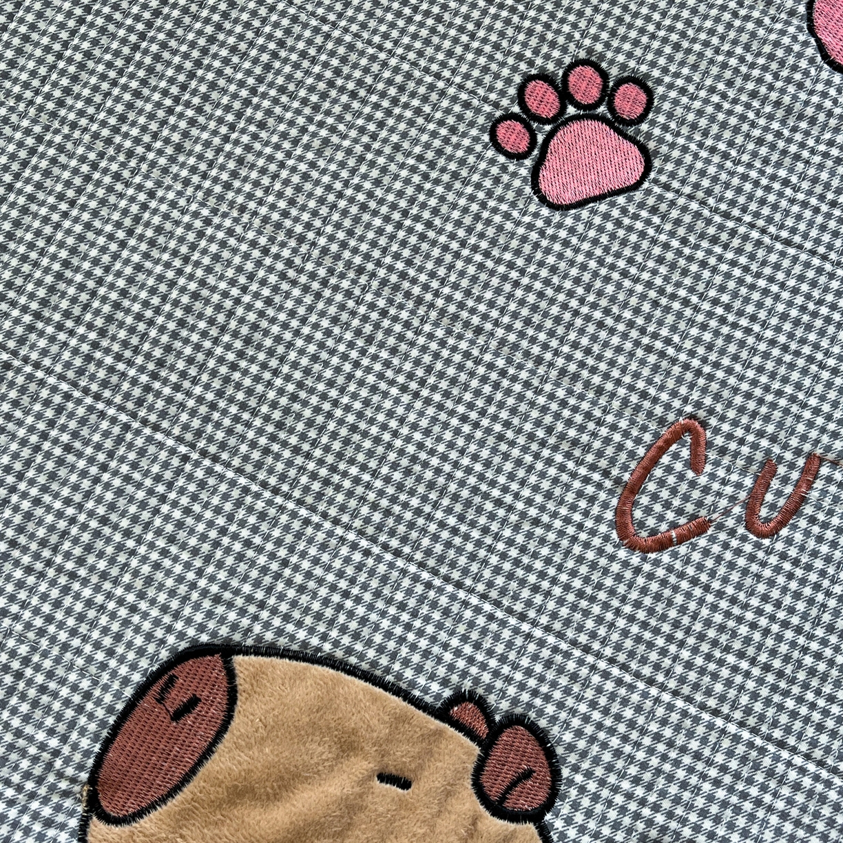 91家纺网 家纺一手货源 找家纺 萌飞 2026直播热款贴布绣加厚仿棉古法水洗棉夹棉床盖 熊猫卡皮