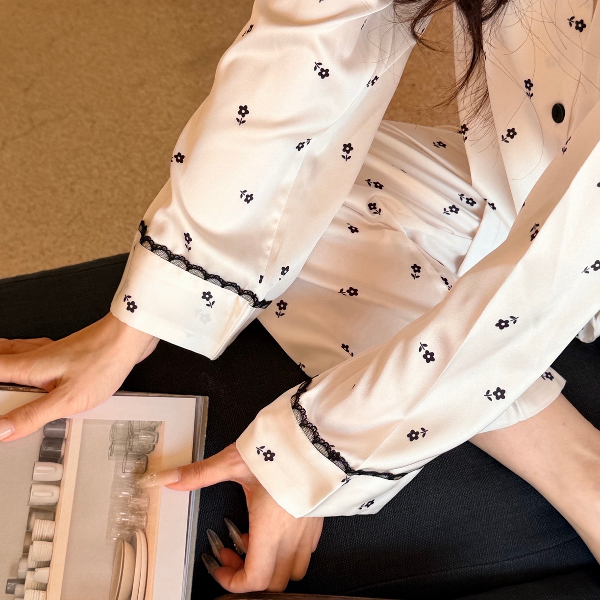 91家纺网 家纺一手货源 找家纺 妍景家居生活馆 2026春夏新款冰雪丝-蕾丝小黑花家居服 冰雪丝-蕾丝小黑花-白色