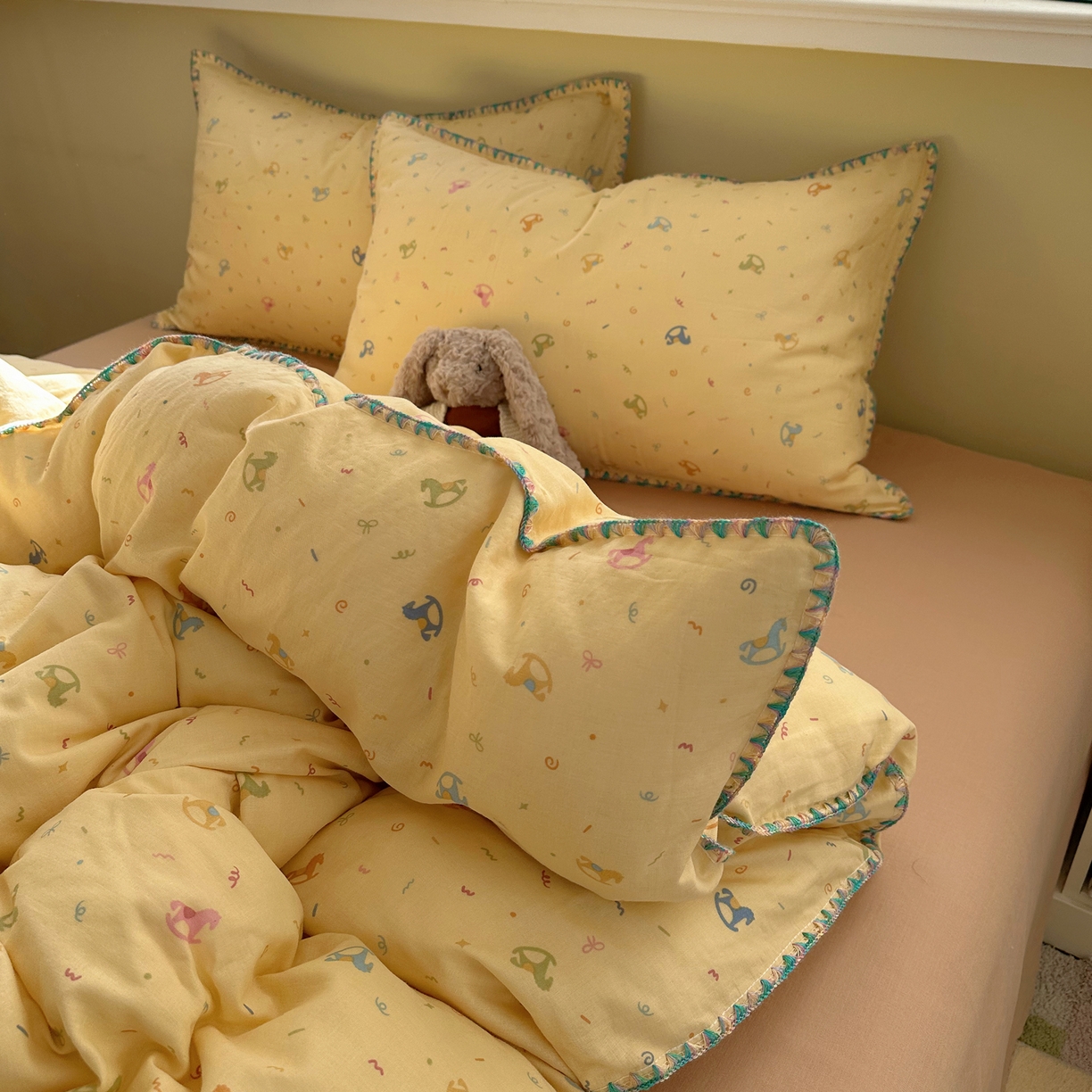 91家纺网 家纺一手货源 找家纺 瑞莱 2026新款A类全棉纯棉有氧双层纱四件套 彩色木马