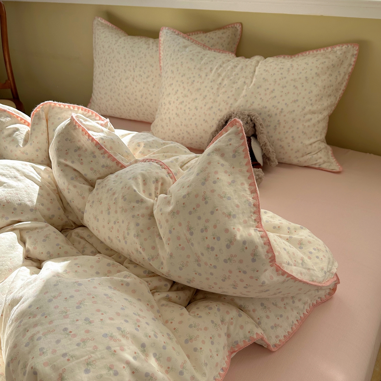 91家纺网 家纺一手货源 找家纺 瑞莱 2026新款A类全棉纯棉有氧双层纱四件套 淡彩花笺